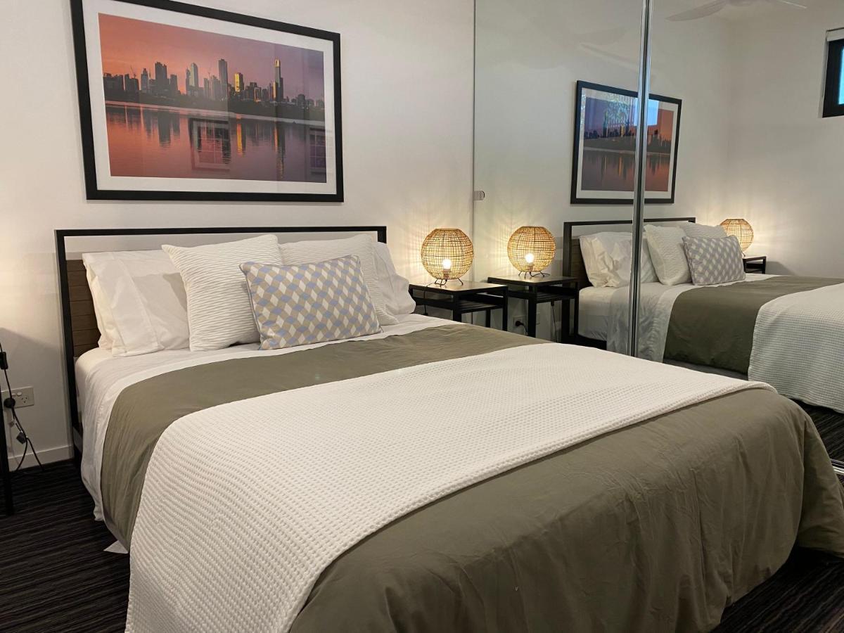 Modern Quiet 1 & 2 Bed Apt Opposite Albert Park Melbourne Buitenkant foto