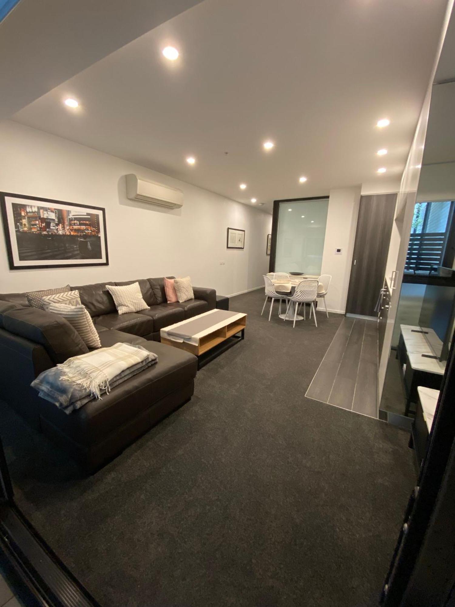 Modern Quiet 1 & 2 Bed Apt Opposite Albert Park Melbourne Buitenkant foto